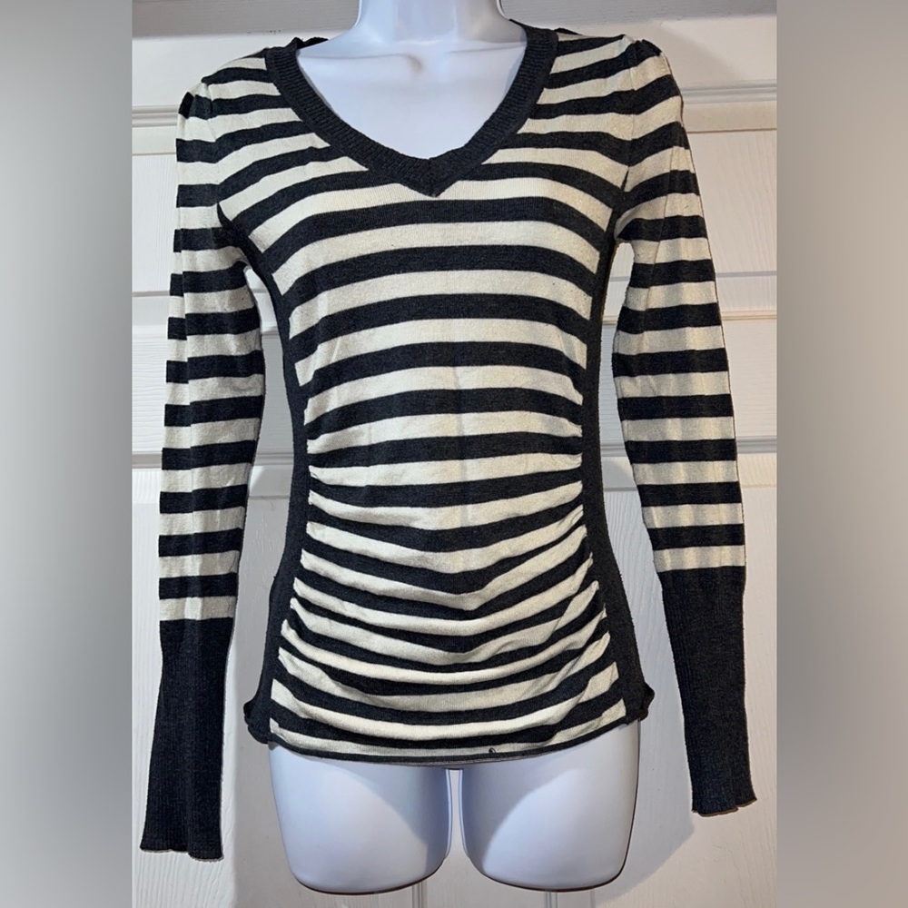 Take Out gray and cream striped ribbed long sleeve sweater